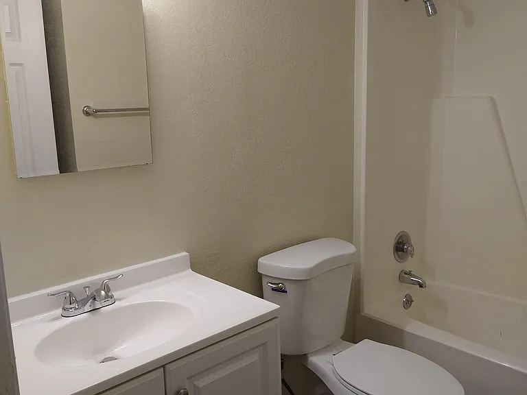 Sunrise Apartments — Photo 22