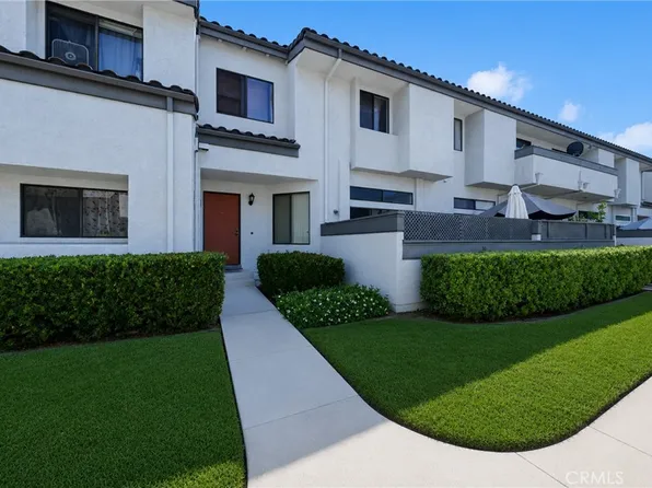 32 Brownfield Ln, Pomona, CA 91766