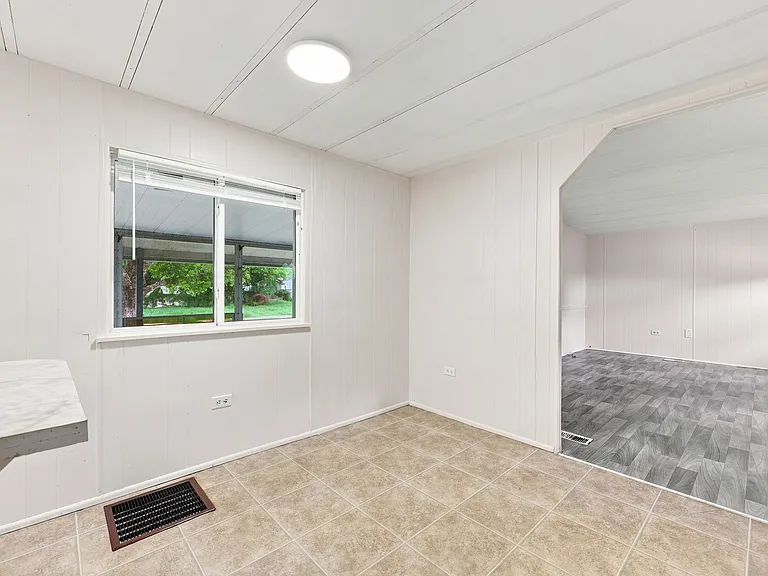 7213 Commons Blvd — Photo 15