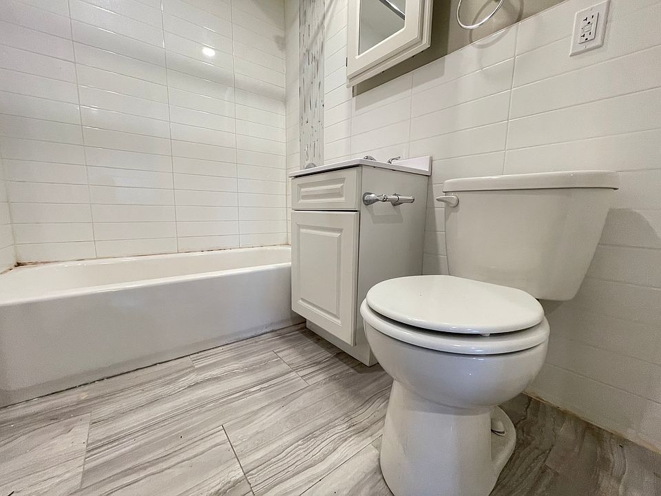 2nd image of 2505 John F Kennedy Blvd #33E