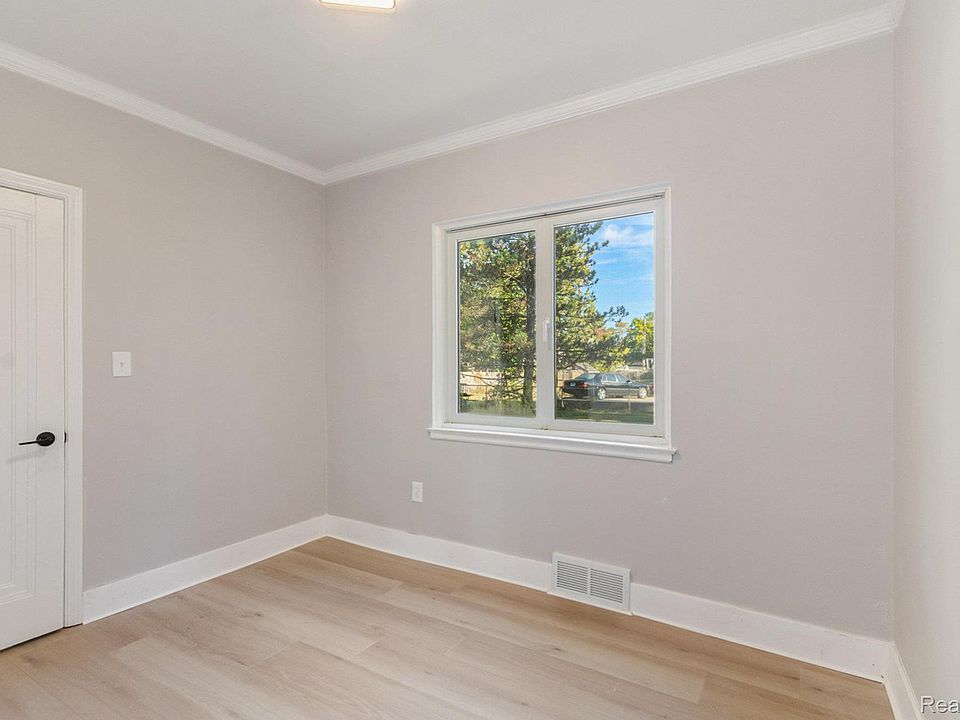 11 S Gratiot Ave, photo 10