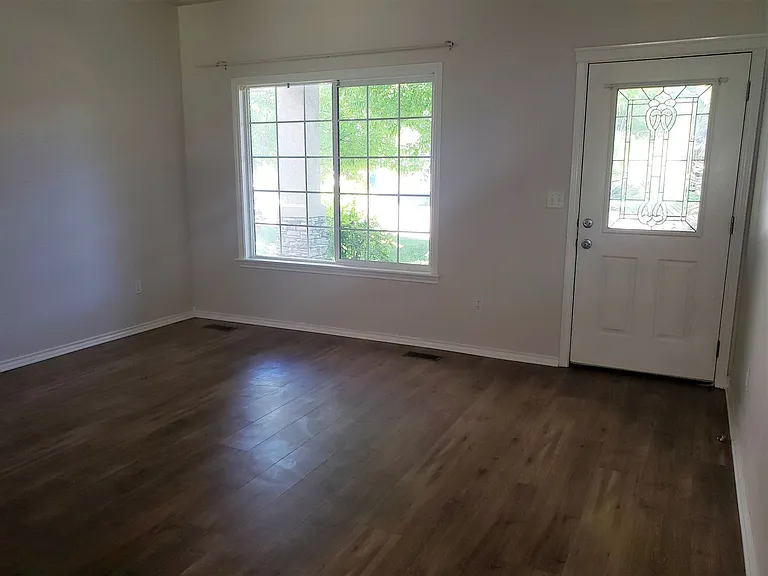 10463 Henrys Lake Dr — Photo 7