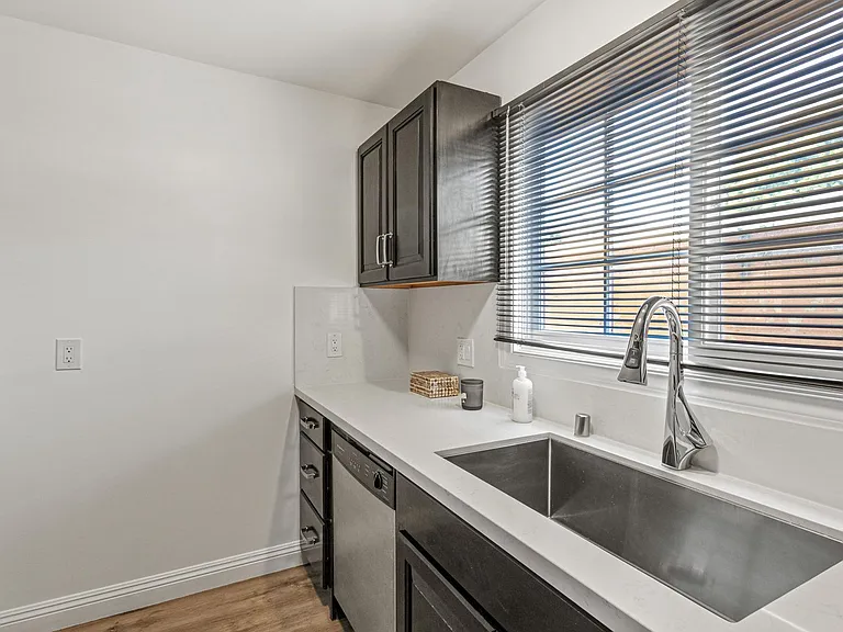 1342 N Highland Ave — Photo 16