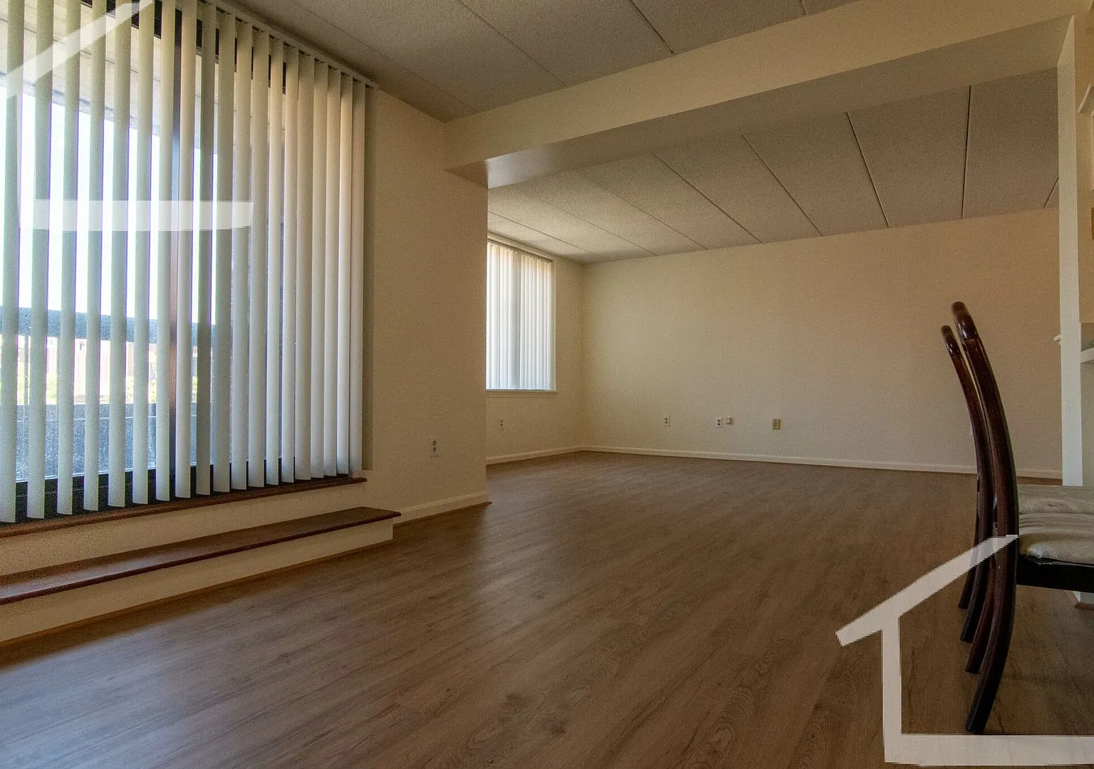 Huge 2 bed in Allston — Photo 2