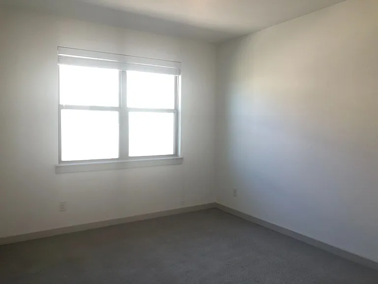 422 Bonfield Dr — Photo 17