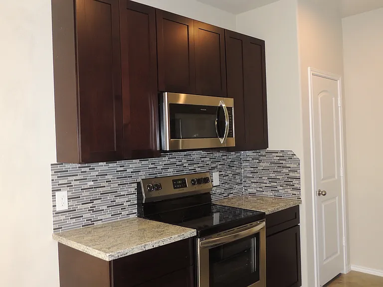 Cottage Pointe — Photo 14