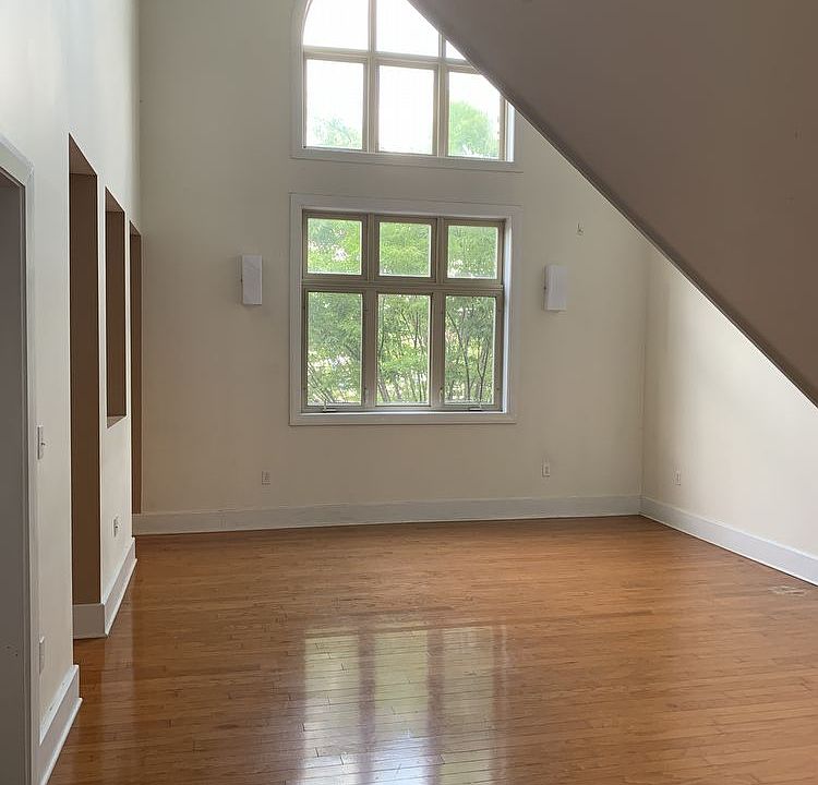1st image of 1919 W Cary St Unit A