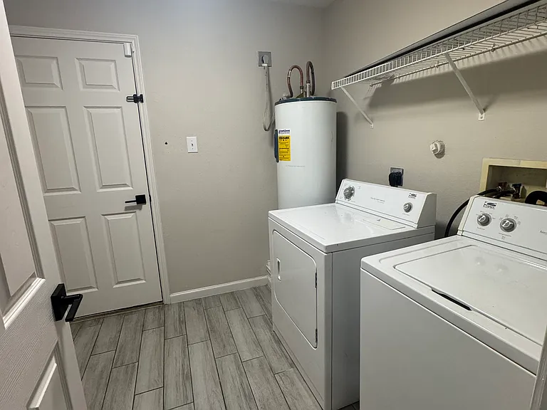 12818 Capri — Photo 4