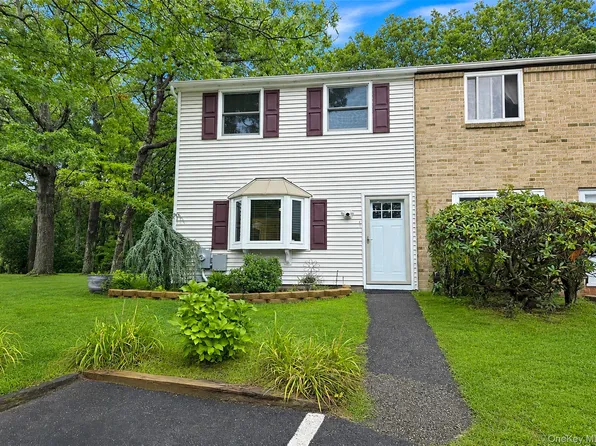 1 Wooded Way #1, Calverton, NY 11933