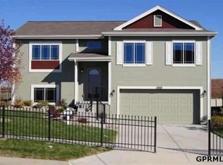 19425 R St, Omaha, NE 68028