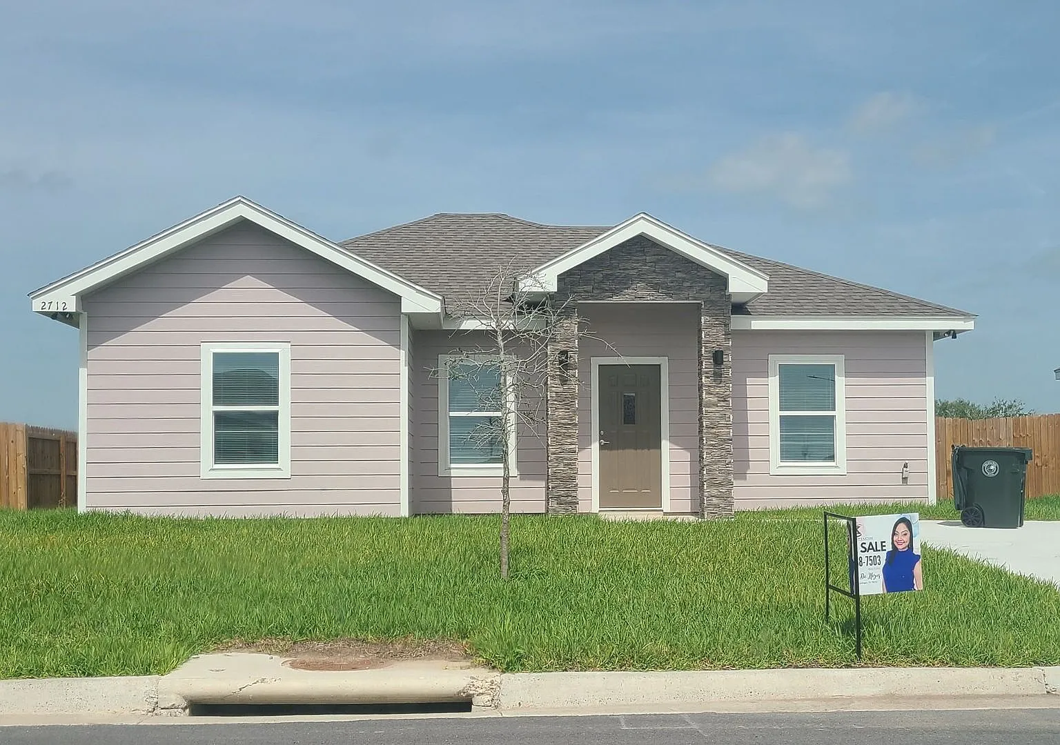 2712 Rosa Dr.- New 4bd/2bth Home In la Feria For Lease — Photo 1
