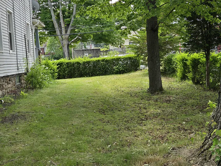 102 Frost Rd — Photo 12