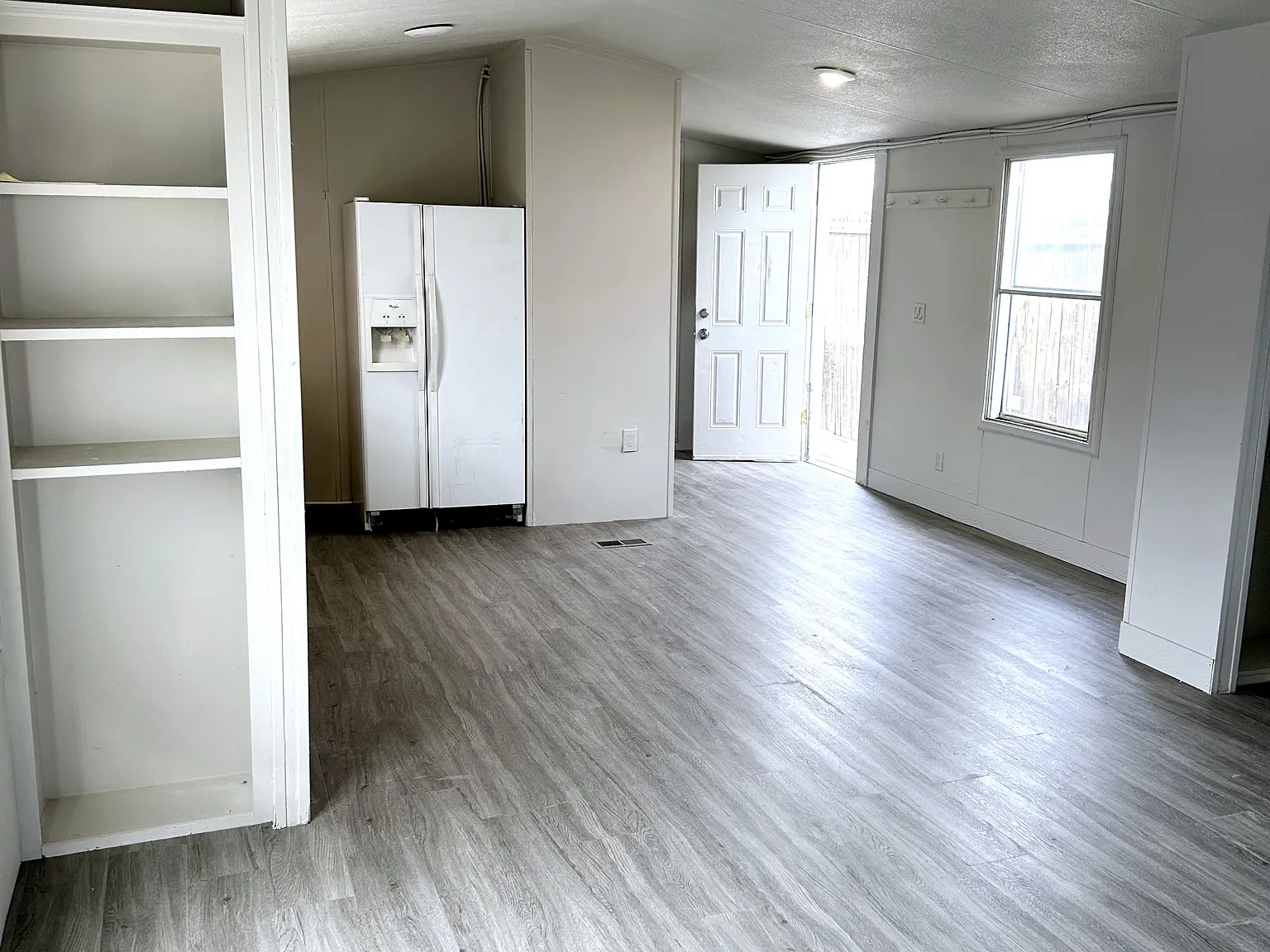 3 bed, 896 sqft, $1,500 — Photo 2