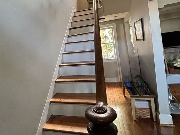 2nd image of 408 Queen St