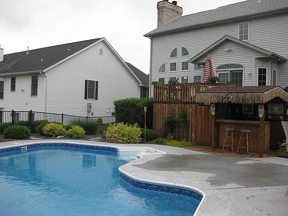 Back w/pool & tiki hut Summer