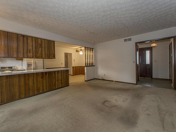 5th image of 380 Canford Pl