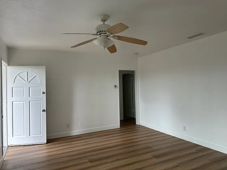 4930 N Vincent Ave — Photo 7