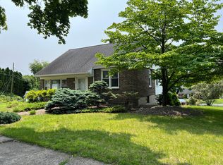 34 Darlin Dr, Reading, PA 19609