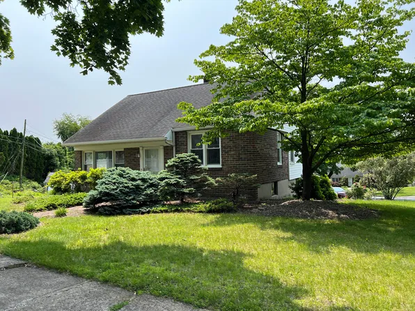 34 Darlin Dr, Reading, PA 19609