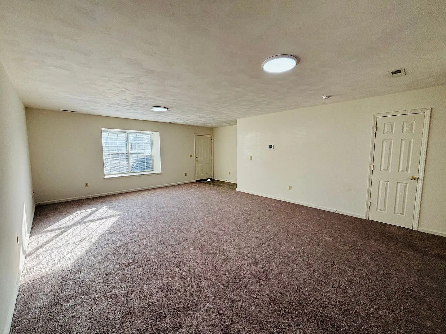 2 Bedroom, 2.5 Bath Townhouse — Photo 4