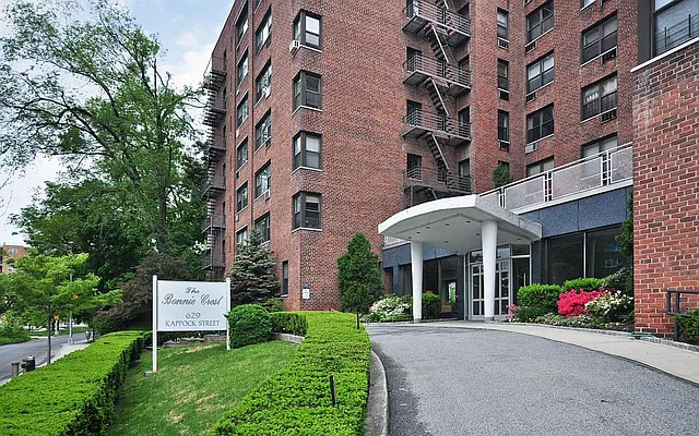 Sold by REMAX Distinguished Homes | media 25