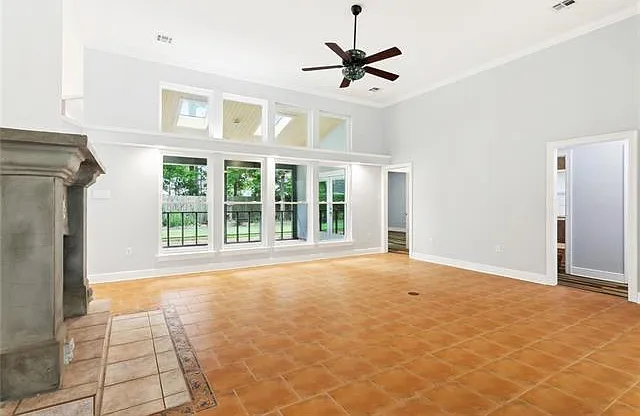 1306 Woodmere Dr — Photo 3