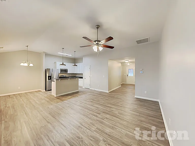 800 Maryfield Dr — Photo 3