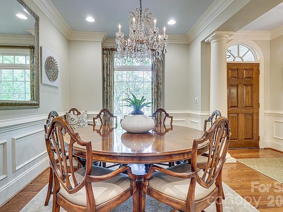 4th image of 525 Queens Rd