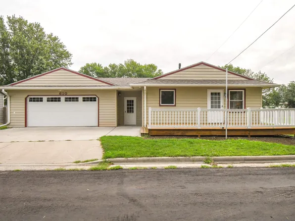 610 S Academy St, Lennox, SD 57039