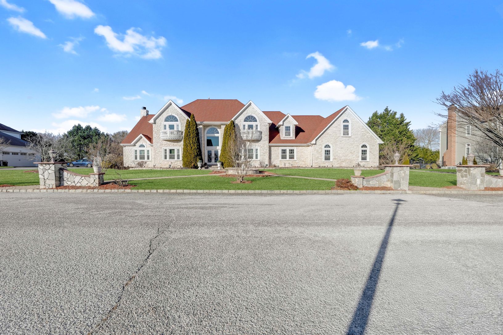  Majestic Estate in East Moriches