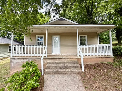 711 Alexander St Photo 1