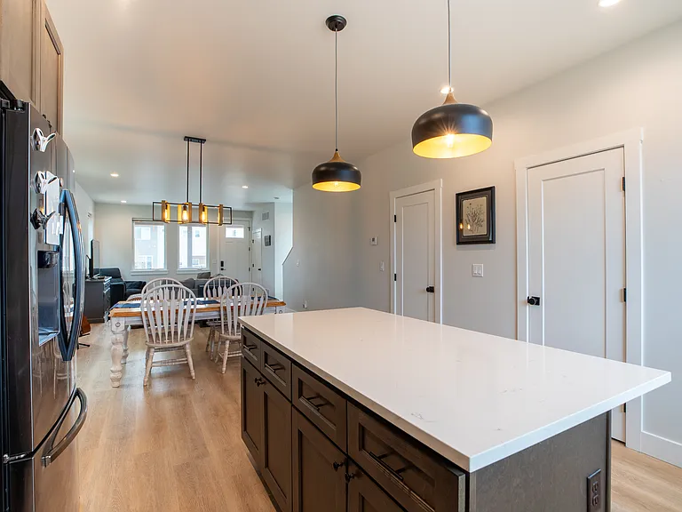 10708 Willow Ave — Photo 6