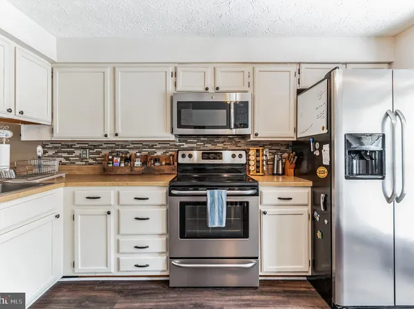 29 Teal Ct, La Plata, MD 20646