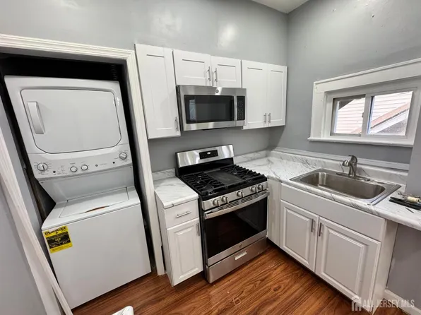 51 Poe Ave Floor 3, Newark, NJ 07106