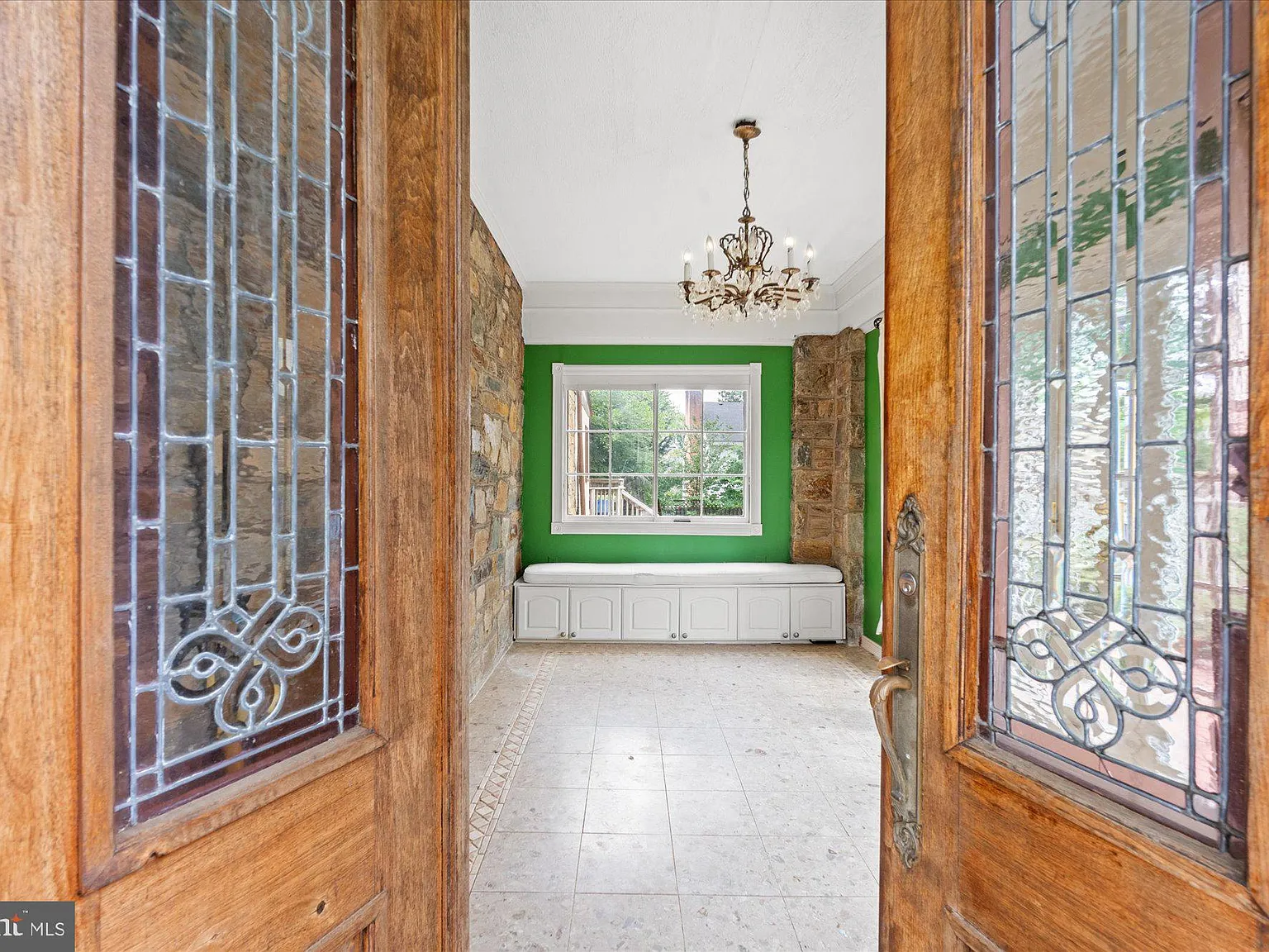 6 bed, 4.5 bath, 2940 sqft, $6,950 — Photo 2