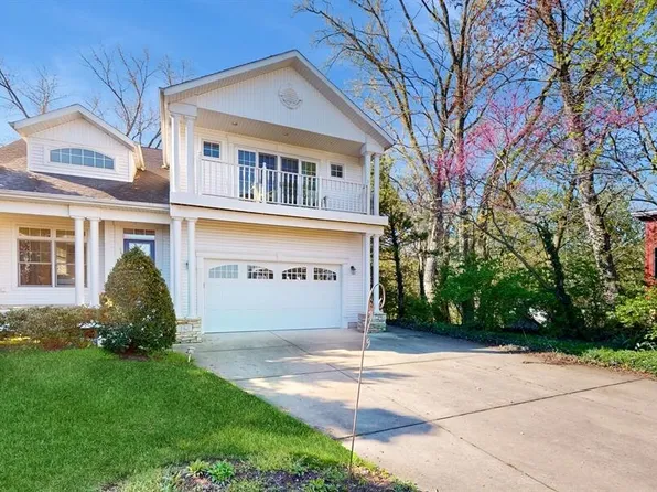 137 Shore Dr, Portage, IN 46368