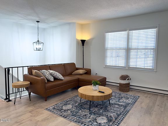 3rd image of 309 Penn Oak Cir