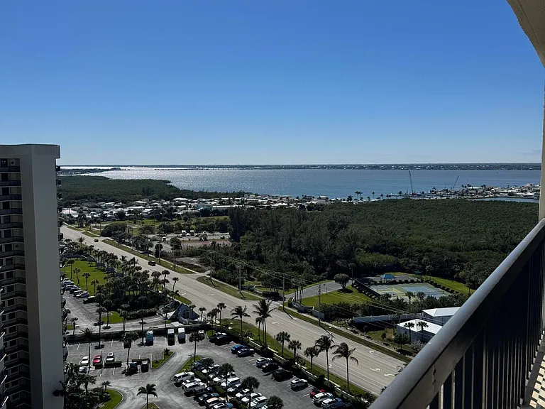 9500 S Ocean Dr #Penthouse 09 — Photo 2