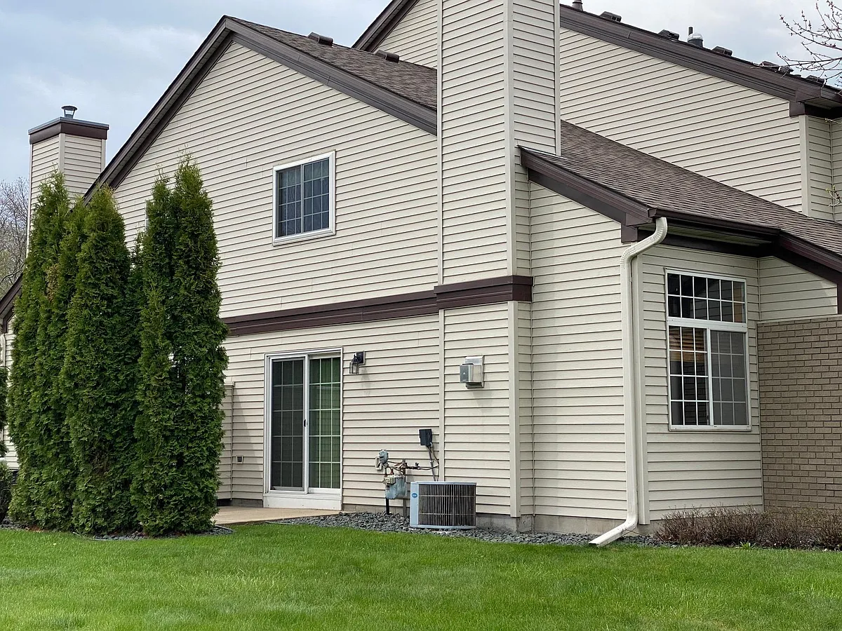 Building Photo - Crystal Cir