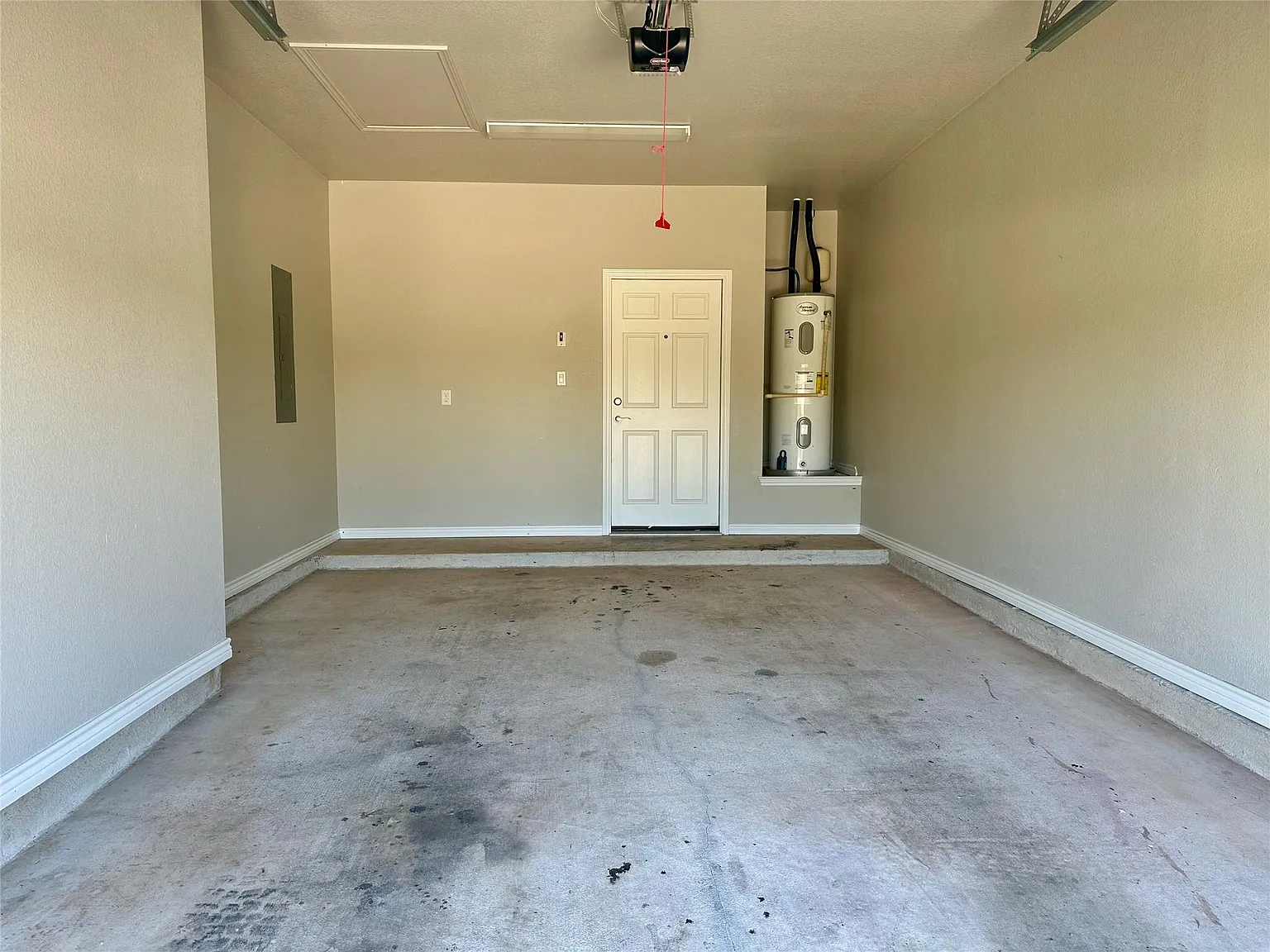 3 bed, 2.0 bath, 1550 sqft, $1,550 — Photo 2