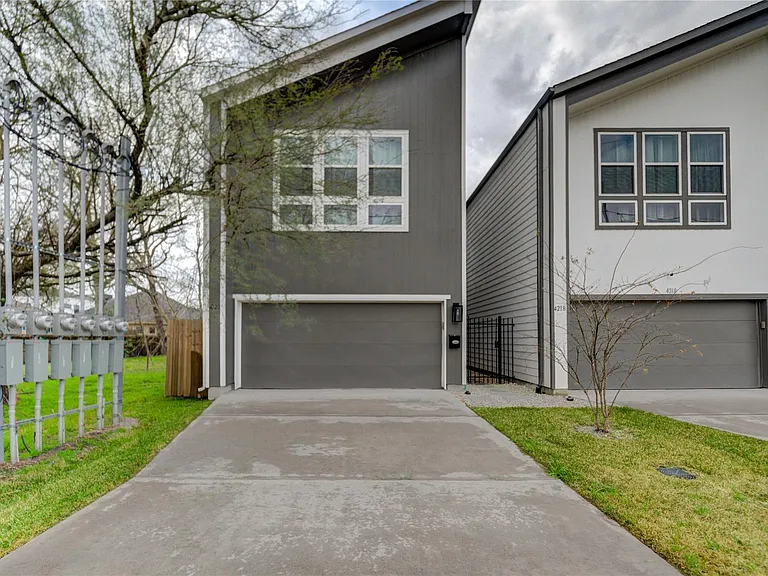 4220 McKinley St — Photo 4