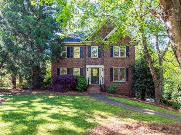 450 Saddlebrook Cir, Lewisville, NC 27023