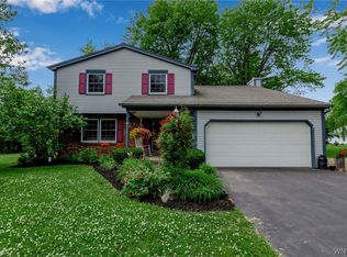 23 Sleepy Hollow Ln, Orchard Park, NY 14127