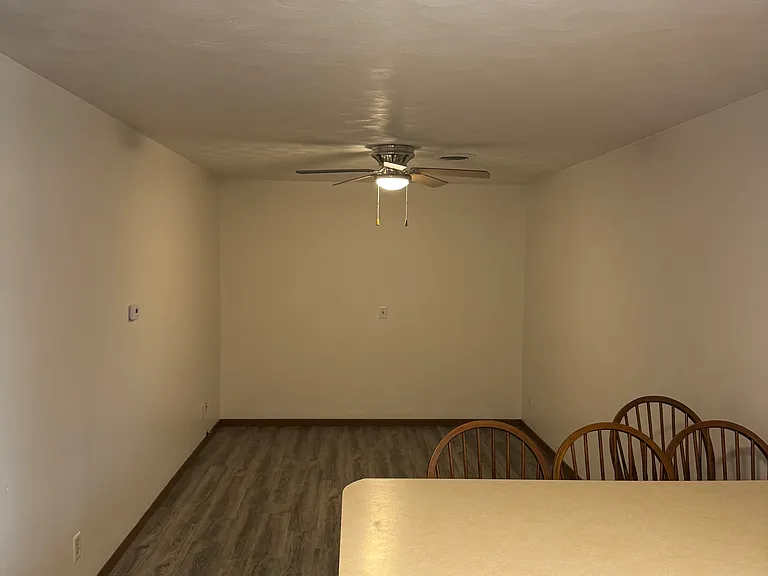 101 W Hennepin St #3 — Photo 3