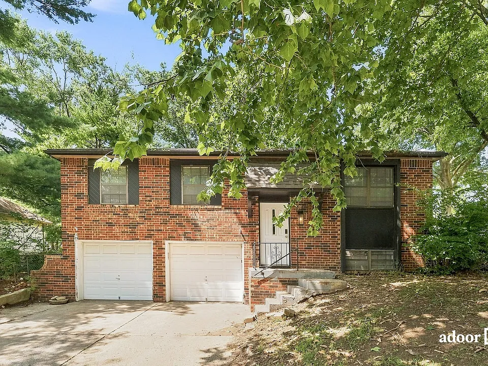2705 NW Castle Dr