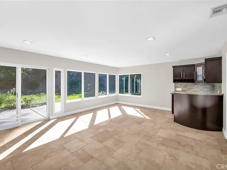 4642 Poe Ave — Photo 15