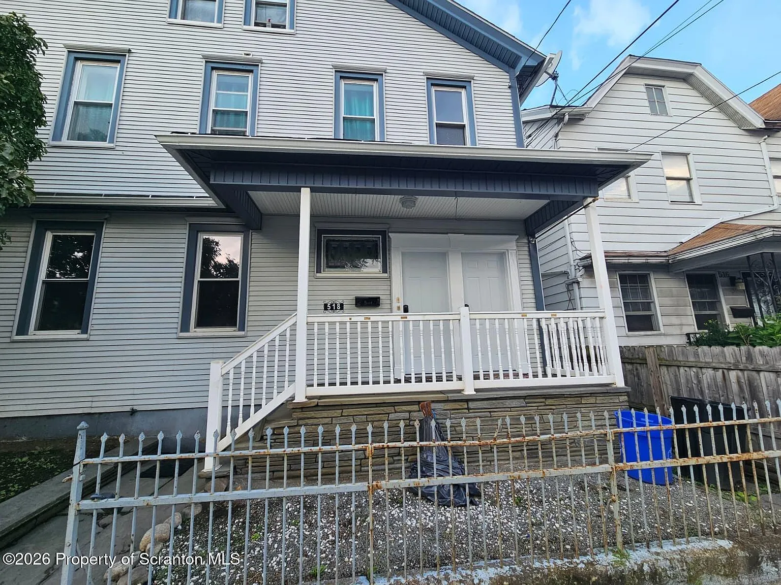 3 bed, 1.5 bath, 1728 sqft, $1,600 — Photo 2