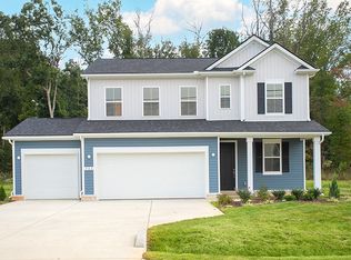402 Hickory Pointe Dr, Dickson, TN 37055