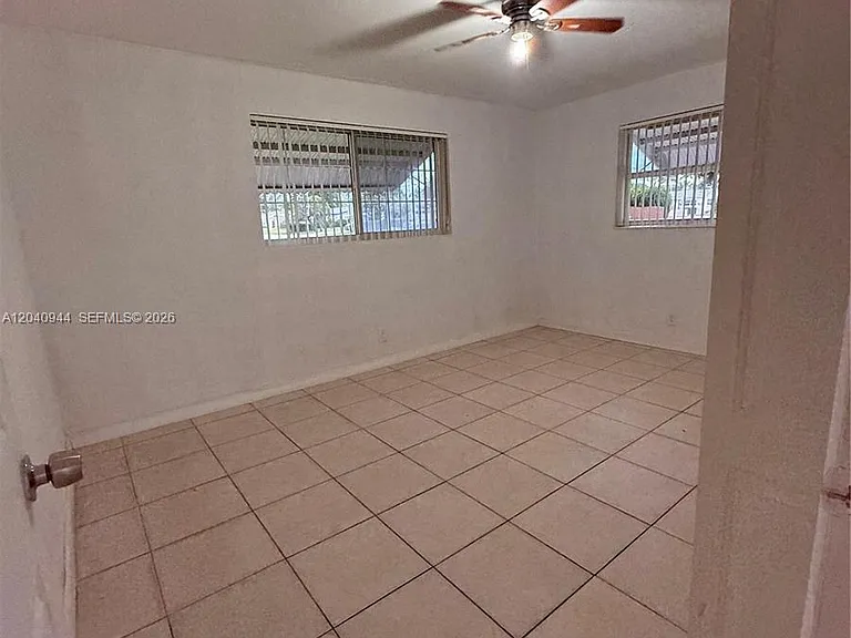 300 SW 9th Ave #A — Photo 16
