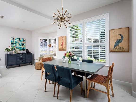 5th image of 142 Colonade CIR